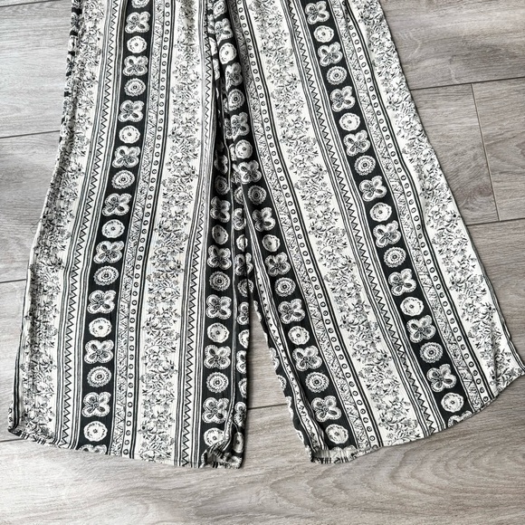 A&F Bohemian styled flare pants - Picture 5 of 11